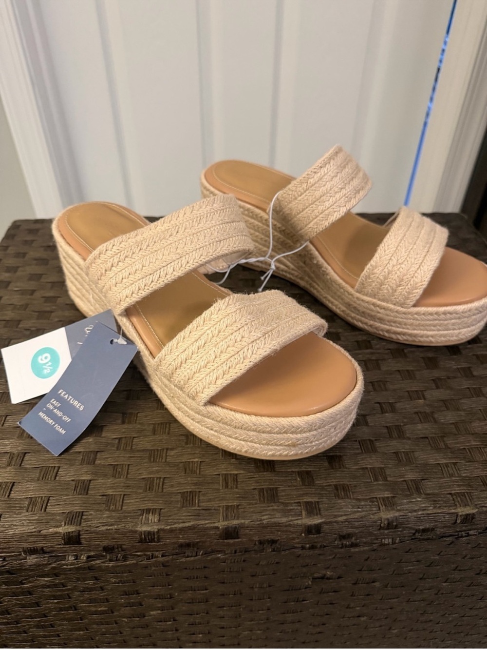 Universal Thread Neutral Woven Platform Slide Sandals in Beige